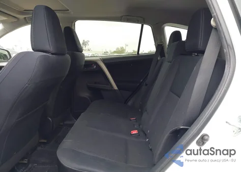 2015 Toyota Rav4 Xle z USA, uszkodzony, nr VIN JTMWFREV6FD075613